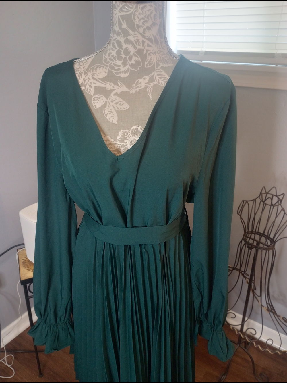 Kohl's Teal Green V-Neck Pleated Long Sleeve Dress